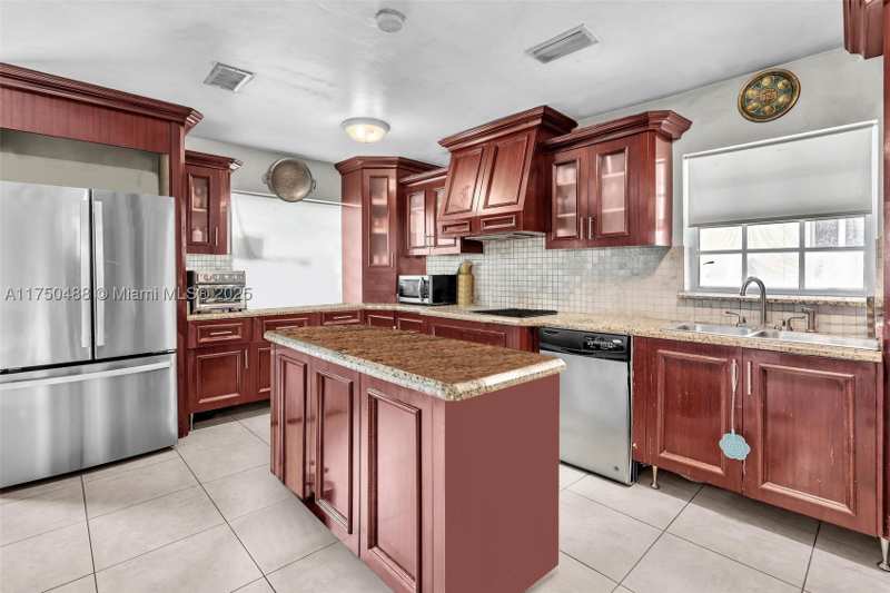 3 bedroom SingleFamilyResidence at 2631 NE 214th St, Biltmore Pk, Miami — photo 1