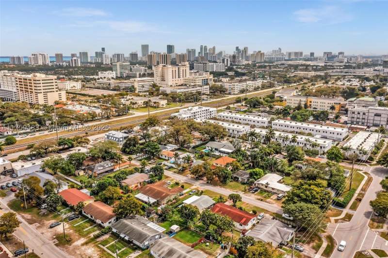 3 bedroom SingleFamilyResidence at 2631 NE 214th St, Biltmore Pk, Miami — photo 4