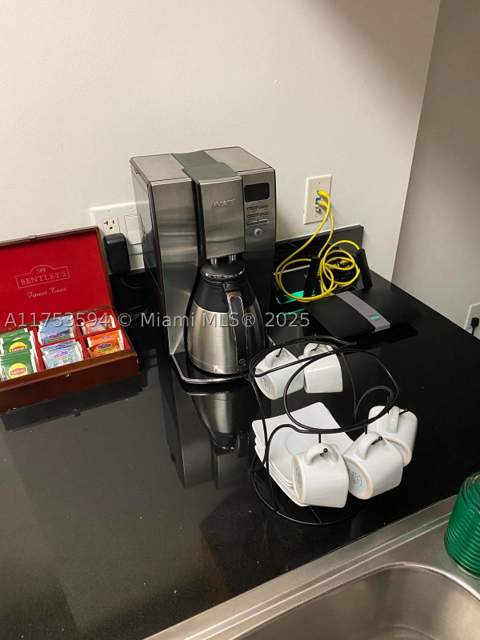 1750 N Bayshore Dr 2905, Miami FL - photo 7 of 17