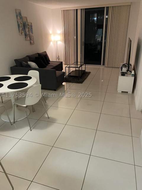 1750 N Bayshore Dr 2905, Miami FL - photo 9 of 17