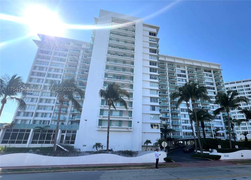 1 bedroom Condominium at 1000 West Ave 908, Mirador 1000 Condo, Miami Beach — photo 3