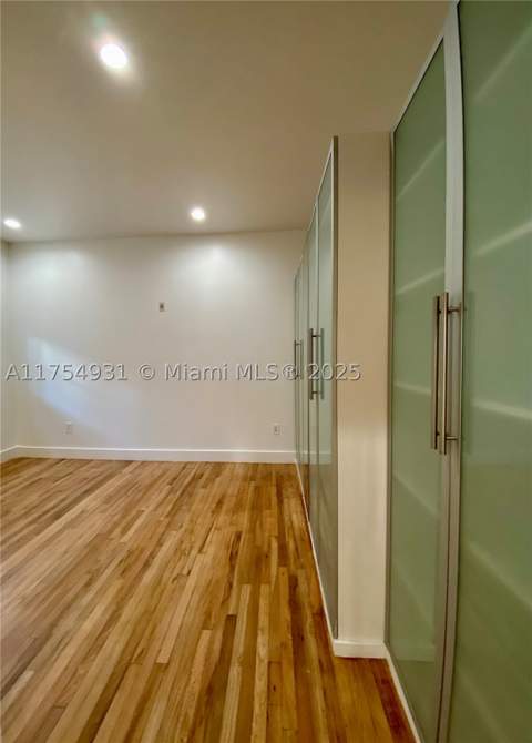 929 Michigan Ave 5, Miami Beach FL - photo 10 of 44