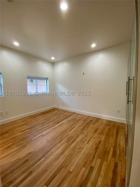 929 Michigan Ave 5, Miami Beach FL - photo 12 of 44