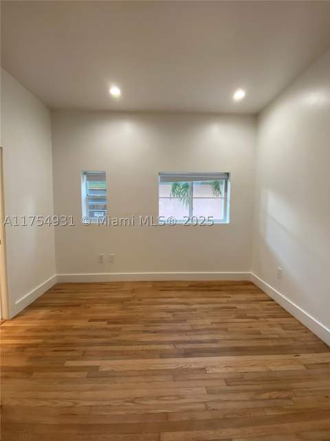 929 Michigan Ave 5, Miami Beach FL - photo 13 of 44