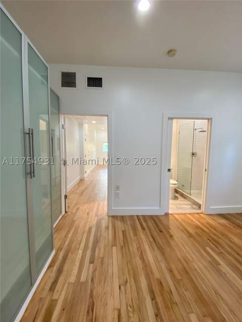 929 Michigan Ave 5, Miami Beach FL - photo 14 of 44