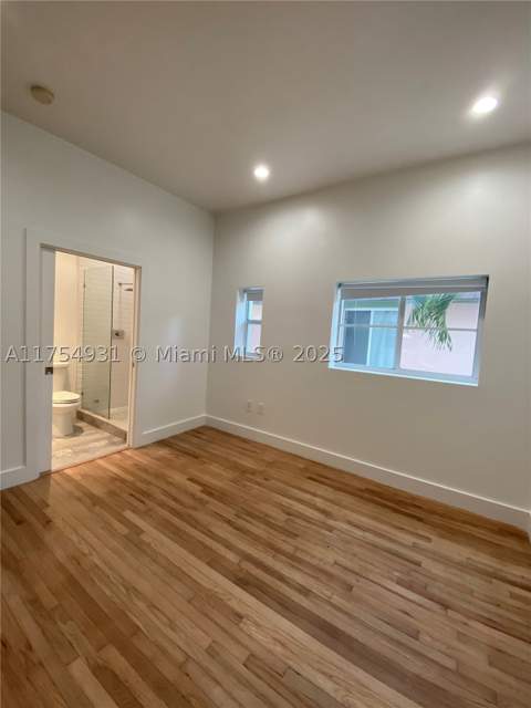 929 Michigan Ave 5, Miami Beach FL - photo 15 of 44
