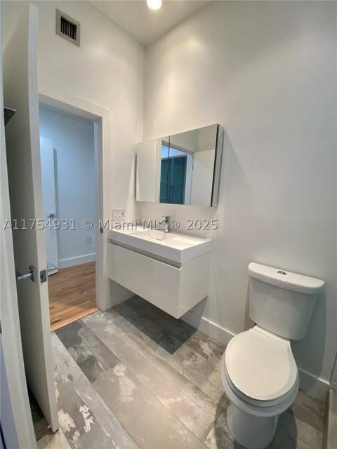 929 Michigan Ave 5, Miami Beach FL - photo 17 of 44