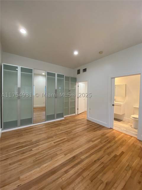 929 Michigan Ave 5, Miami Beach FL - photo 18 of 44