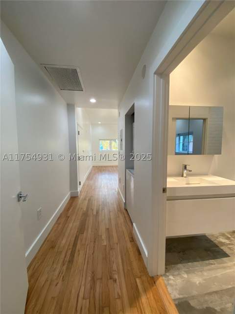 929 Michigan Ave 5, Miami Beach FL - photo 19 of 44