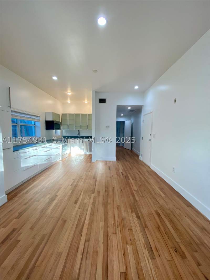 1 bedroom Condominium at 929 Michigan Ave 5, 929 On Michigan Condo, Miami Beach — photo 2