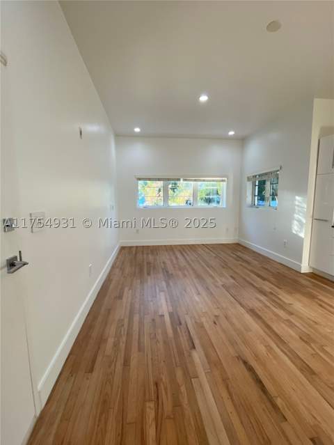 929 Michigan Ave 5, Miami Beach FL - photo 21 of 44
