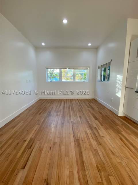 929 Michigan Ave 5, Miami Beach FL - photo 22 of 44