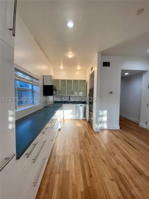 929 Michigan Ave 5, Miami Beach FL - photo 23 of 44