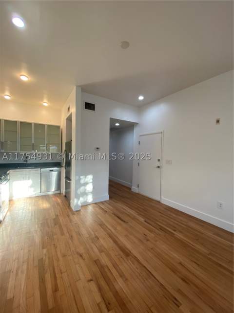 929 Michigan Ave 5, Miami Beach FL - photo 24 of 44