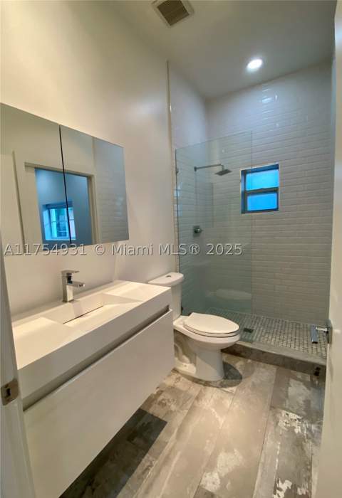 929 Michigan Ave 5, Miami Beach FL - photo 7 of 44