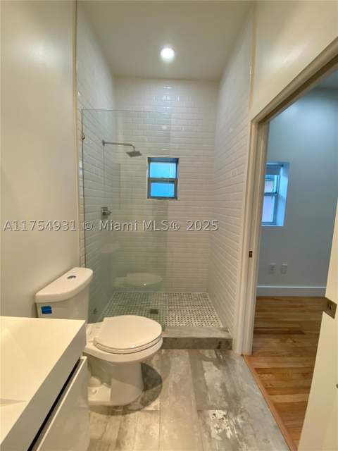 929 Michigan Ave 5, Miami Beach FL - photo 8 of 44
