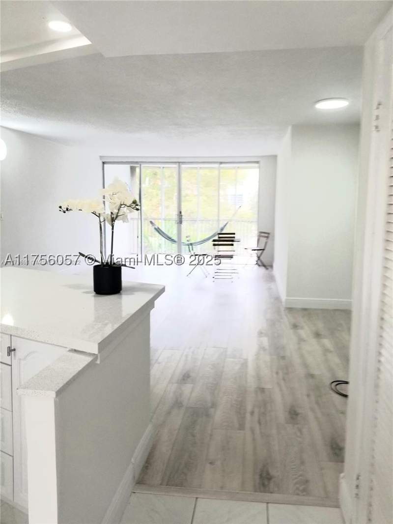 1 bedroom Condominium at 1670 NE 191st St 404-3, Jade Winds Group Allamand, Miami — photo 2