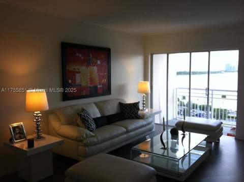 400 Kings Point Dr 810, Sunny Isles Beach FL - photo 6 of 12