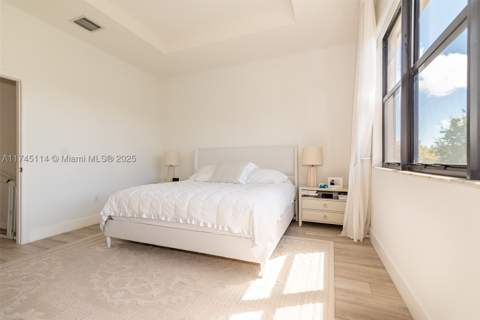 686 NE 191st Ter, Miami FL - photo 15 of 32