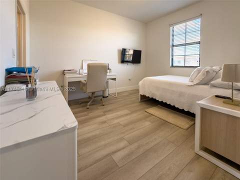 686 NE 191st Ter, Miami FL - photo 17 of 32