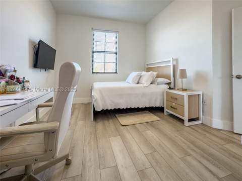686 NE 191st Ter, Miami FL - photo 18 of 32