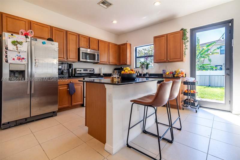 3 bedroom SingleFamilyResidence at 686 NE 191st Ter, Champion Lakes, Miami — photo 4