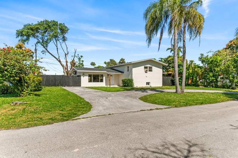 4 bedroom SingleFamilyResidence at 1215 NE 200th Street, Mansionette Homes Sec 2, Miami — photo 1