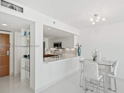 400 S Pointe Dr 906, Miami Beach FL - photo 16 of 28