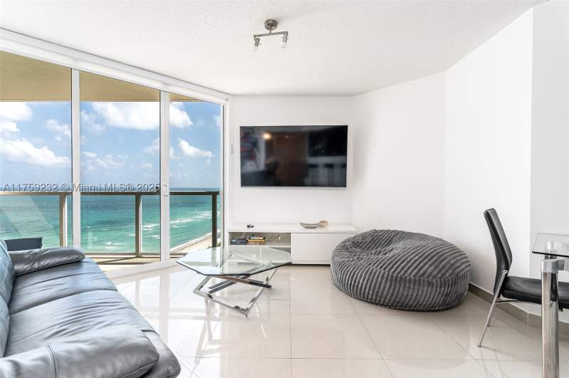 2 bedroom Condominium at 16699 Collins Ave 1809, La Perla Condo, Sunny Isles Beach — photo 3