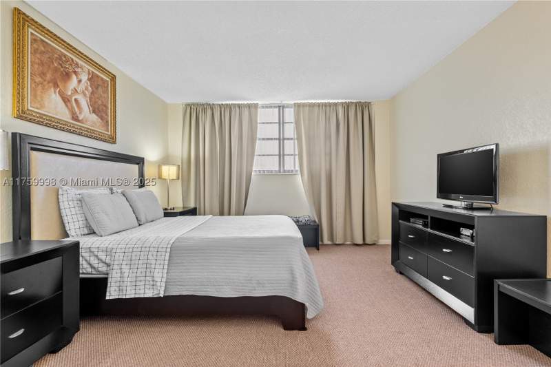 1 bedroom Condominium at 19370 Collins Ave 614, Ocean Reserve Condo, Sunny Isles Beach — photo 5