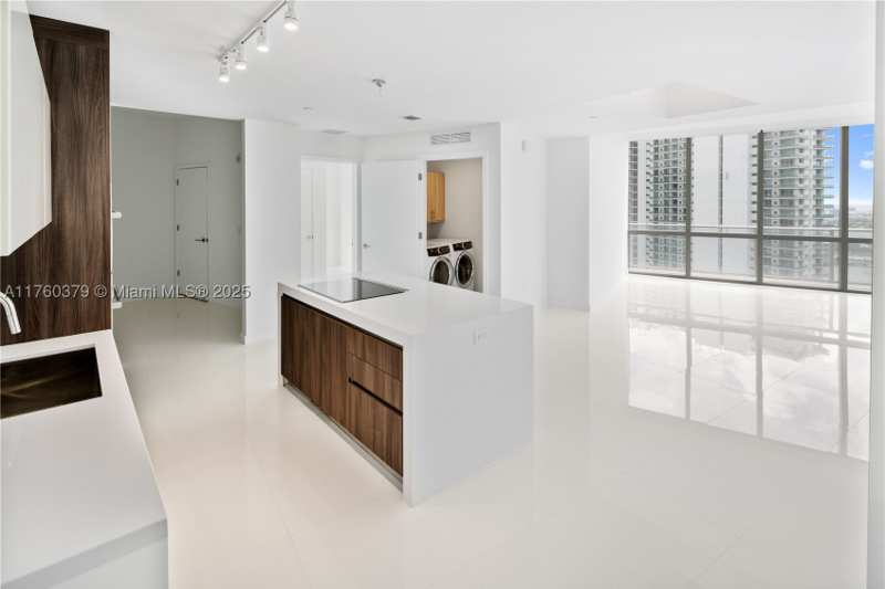 2 bedroom Condominium at 851 NE 1st Ave 4203, Paramount Miami Worldcent, Miami — photo 1