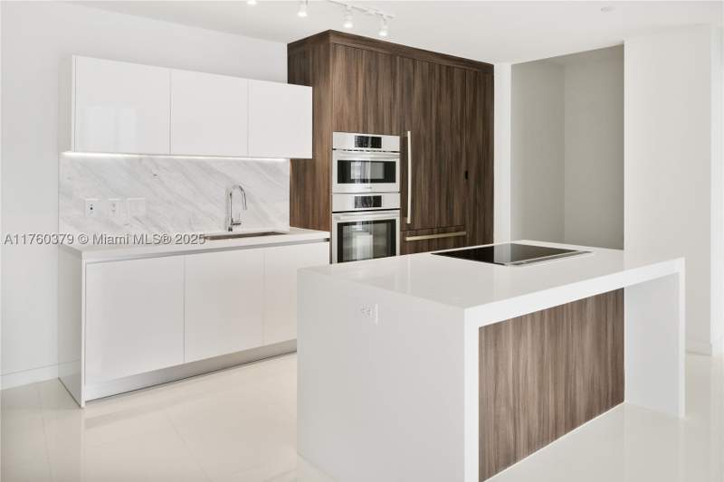 2 bedroom Condominium at 851 NE 1st Ave 4203, Paramount Miami Worldcent, Miami — photo 2