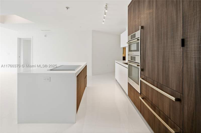 2 bedroom Condominium at 851 NE 1st Ave 4203, Paramount Miami Worldcent, Miami — photo 4