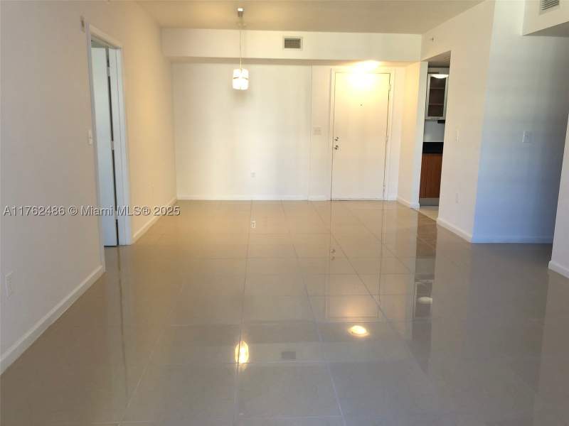 2 bedroom Condominium at 2775 NE 187th St 527, Venture At Aventura West, Aventura — photo 3