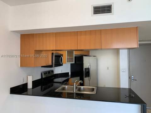 1750 N Bayshore Dr 2215, Miami FL - photo 6 of 14
