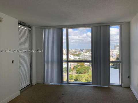 1750 N Bayshore Dr 2215, Miami FL - photo 8 of 14