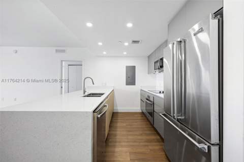 13800 Highland Dr 302, North Miami Beach FL - photo 11 of 23