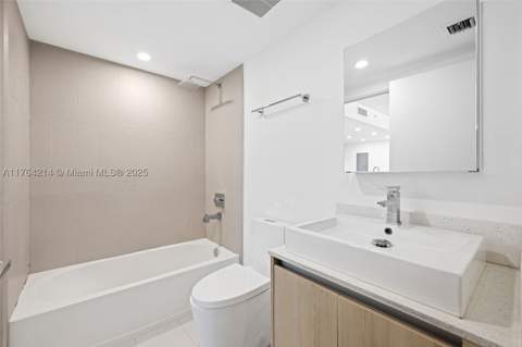 13800 Highland Dr 302, North Miami Beach FL - photo 17 of 23