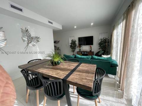 302 NW 11th Ct, Florida City FL - photo 11 of 35