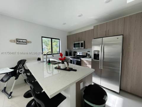 302 NW 11th Ct, Florida City FL - photo 12 of 35