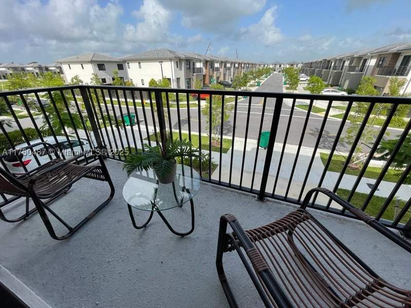 5 bedroom SingleFamilyResidence at 302 NW 11th Ct, Subdivision De Aurora, Florida City — photo 3
