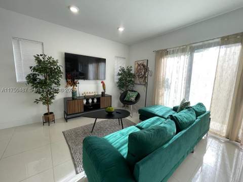 302 NW 11th Ct, Florida City FL - photo 9 of 35