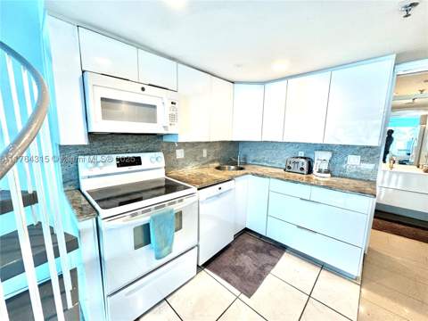 5445 Collins Ave Th-11, Miami Beach FL - photo 17 of 24