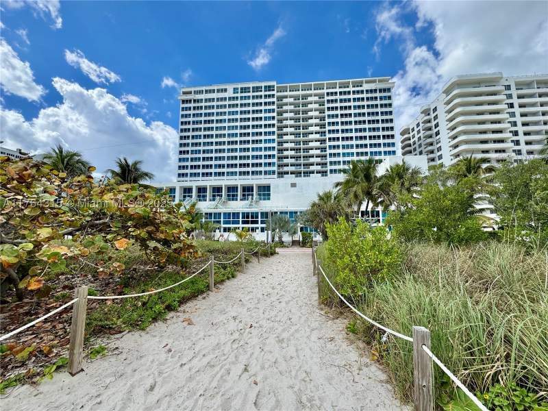 1 bedroom Condominium at 5445 Collins Ave Th-11, Castle Beach Club Condo, Miami Beach — photo 3
