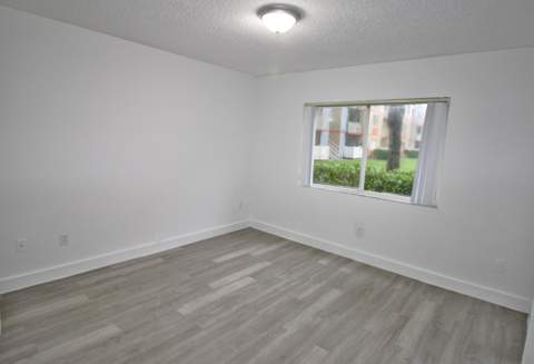 18860 NW 57th Avenue 106, Hialeah FL - photo 17 of 21