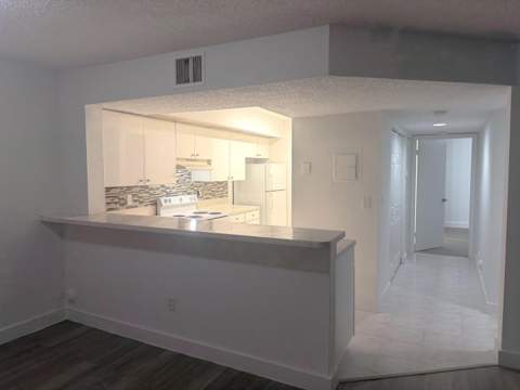 18860 NW 57th Avenue 106, Hialeah FL - photo 18 of 21