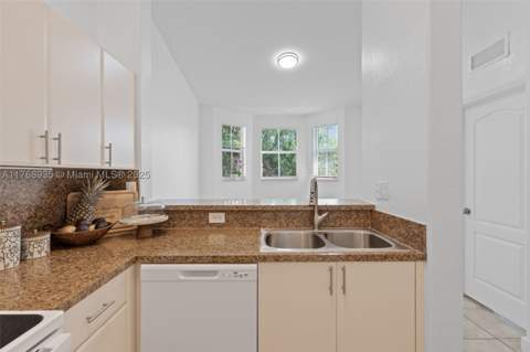 2731 SE 17th Ave 211, Homestead FL - photo 11 of 27