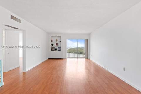 400 Kings Point Dr 1607, Sunny Isles Beach FL - photo 16 of 33