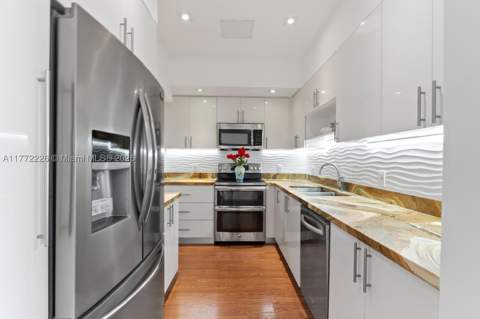 400 Kings Point Dr 1607, Sunny Isles Beach FL - photo 18 of 33