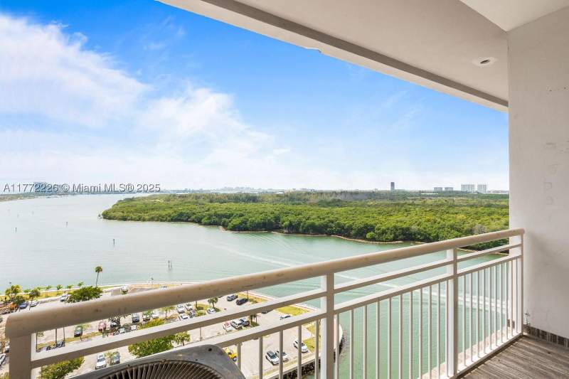 1 bedroom Condominium at 400 Kings Point Dr 1607, Coastal Towers Condo, Sunny Isles Beach — photo 3